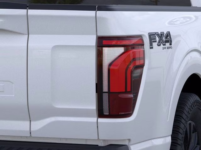 2025 Star White Metallic Tri-Coat Ford F-150 Lariat 4X4 Truck