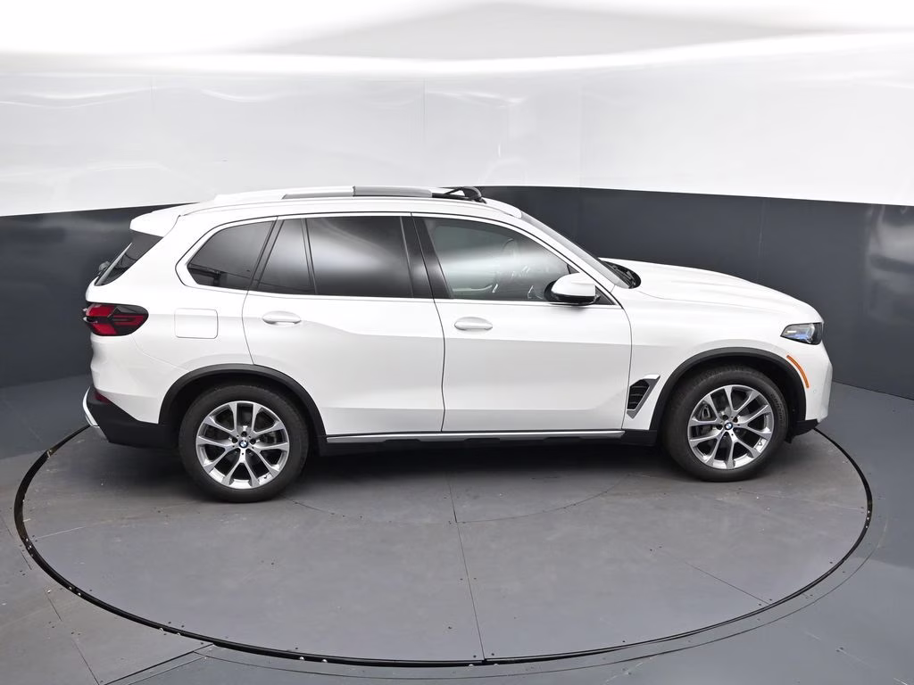 2026 Mineral White Metallic BMW X5 xDrive40i AWD SUV