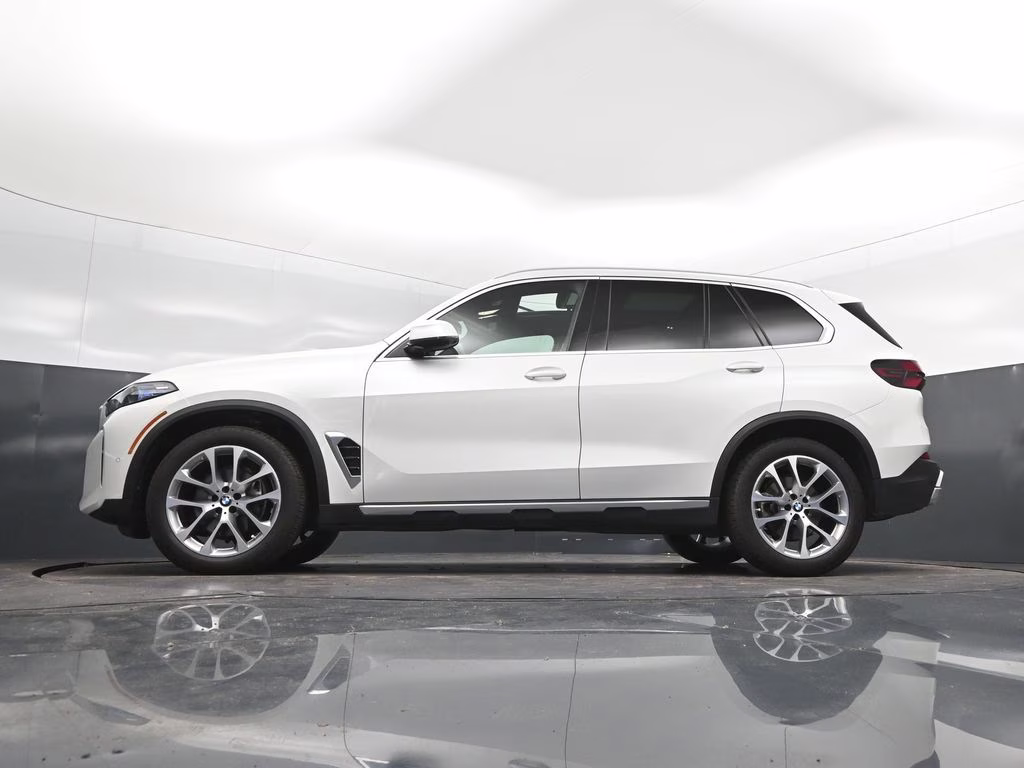 2026 Mineral White Metallic BMW X5 xDrive40i AWD SUV