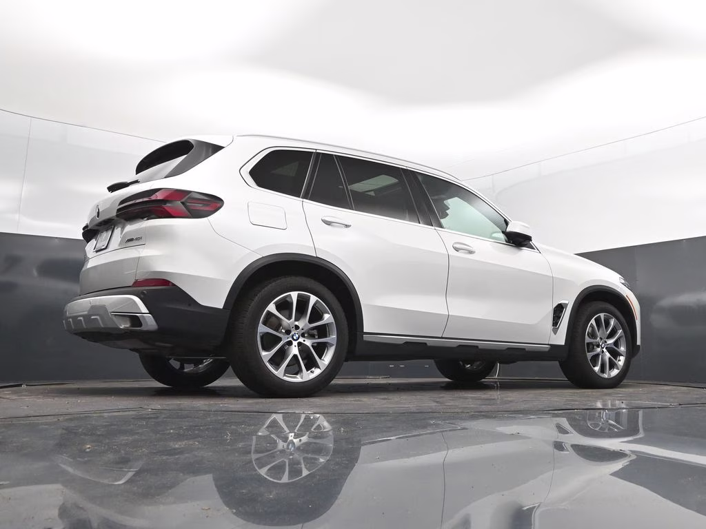 2026 Mineral White Metallic BMW X5 xDrive40i AWD SUV