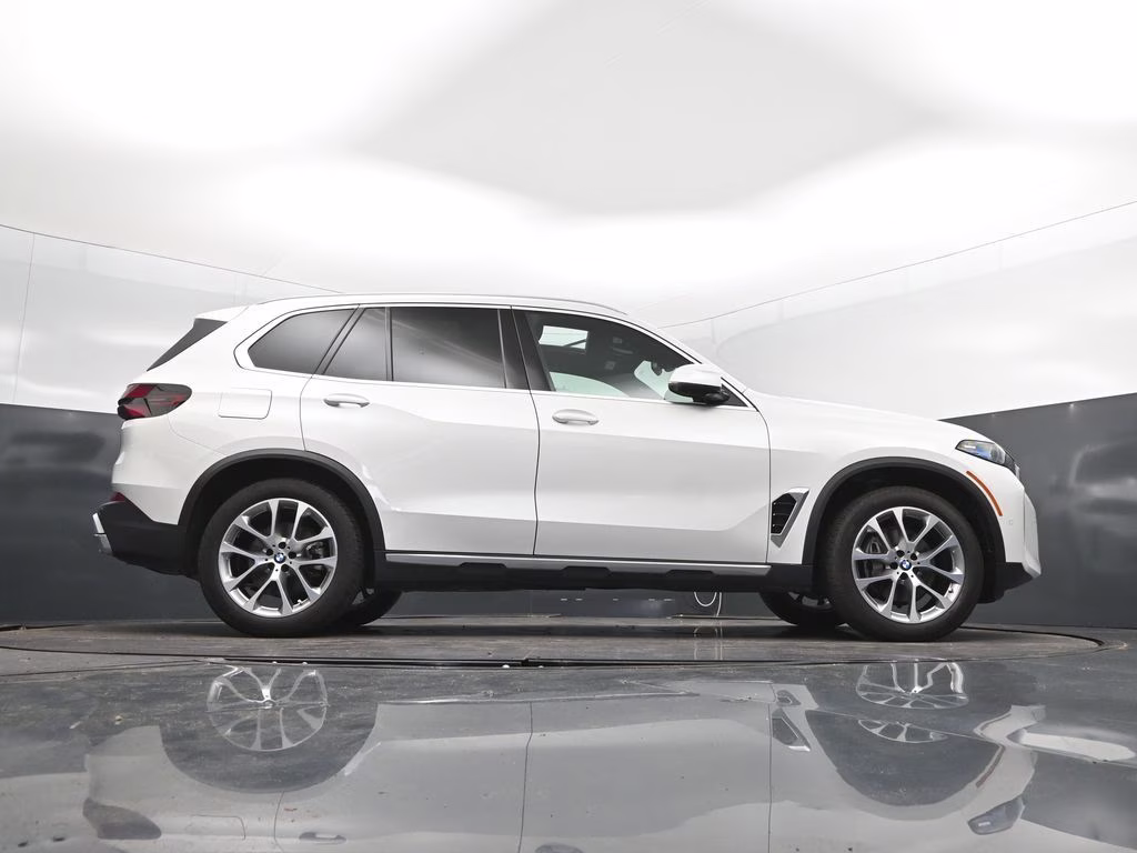 2026 Mineral White Metallic BMW X5 xDrive40i AWD SUV