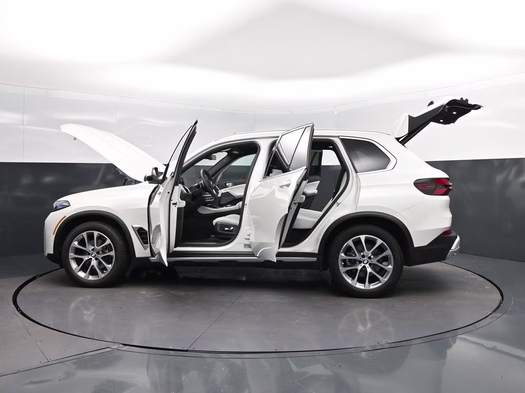 2026 Mineral White Metallic BMW X5 xDrive40i AWD SUV
