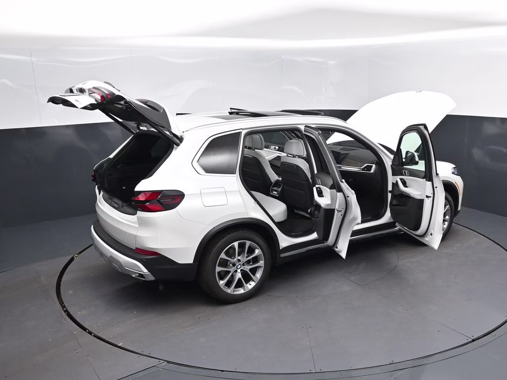 2026 Mineral White Metallic BMW X5 xDrive40i AWD SUV
