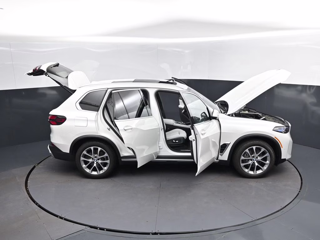 2026 Mineral White Metallic BMW X5 xDrive40i AWD SUV
