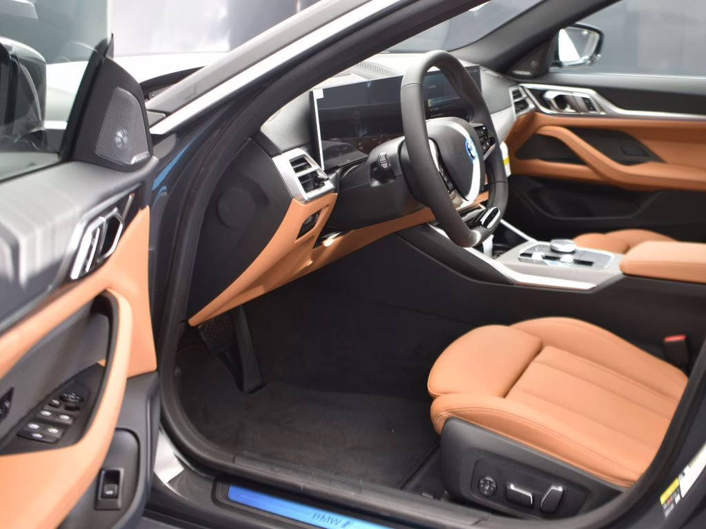 2025 BMW i4 40 - Photo 11
