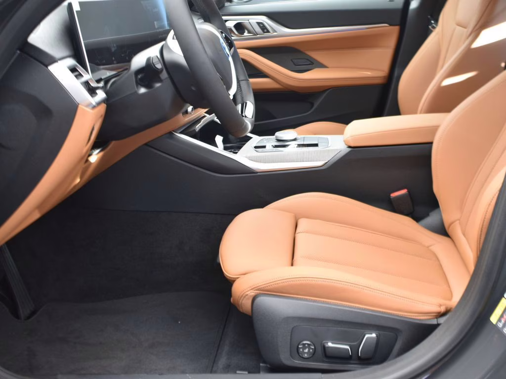 2025 BMW i4 40 - Photo 12