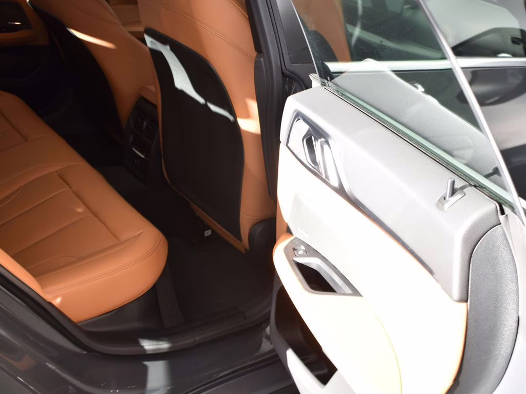 2025 BMW i4 40 - Photo 15