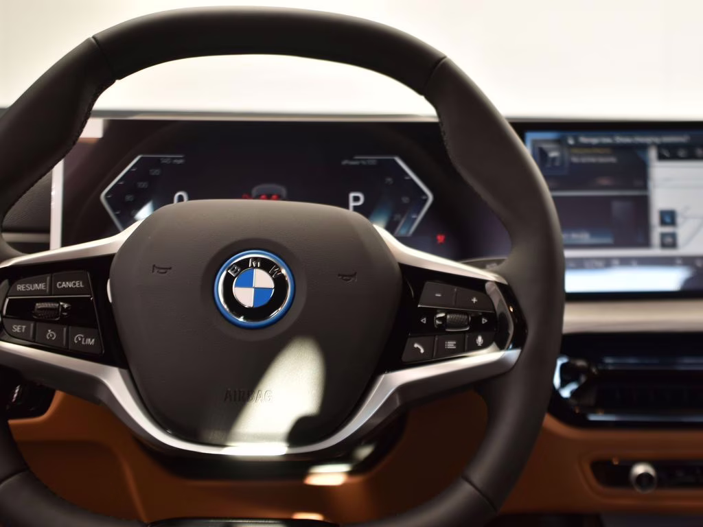 2025 BMW i4 40 - Photo 25