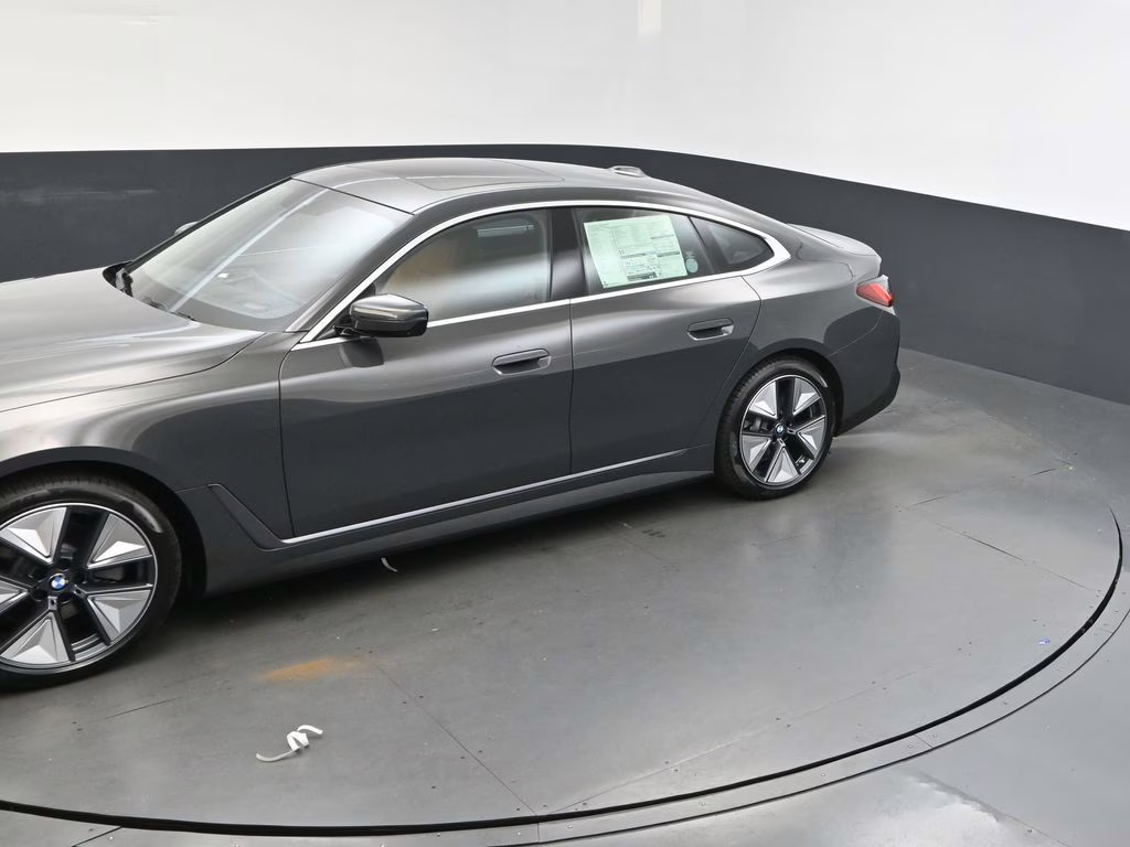 2025 BMW i4 40 - Photo 31