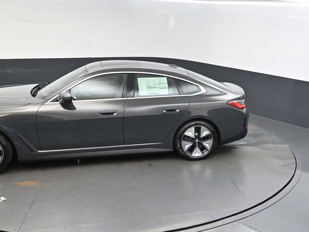 2025 BMW i4 40 - Photo 32