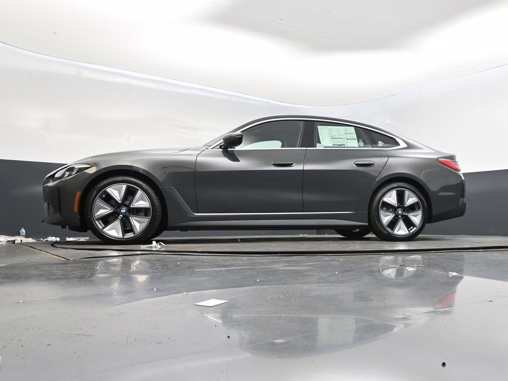 2025 BMW i4 40 - Photo 39