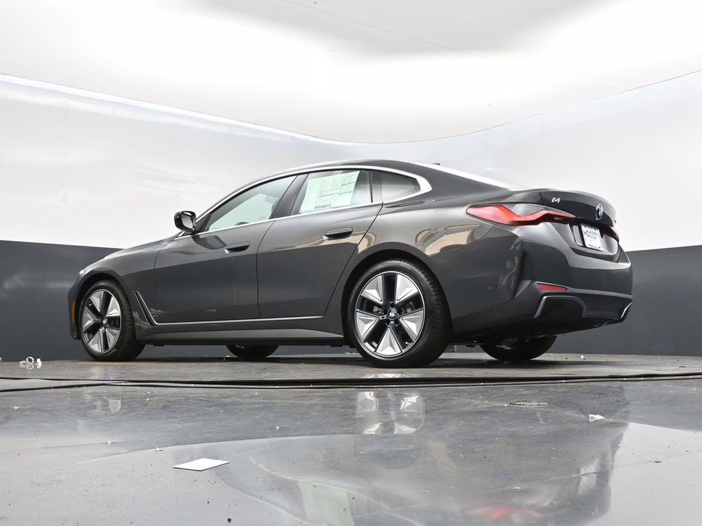 2025 BMW i4 40 - Photo 40
