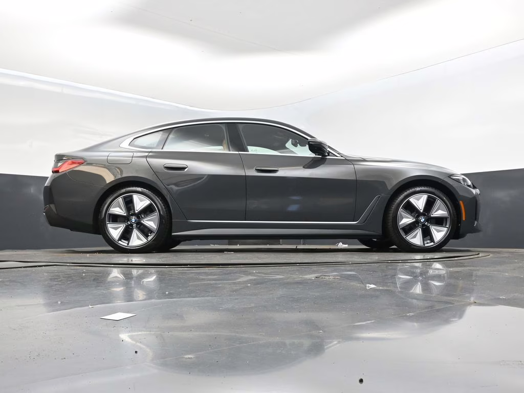 2025 BMW i4 40 - Photo 43