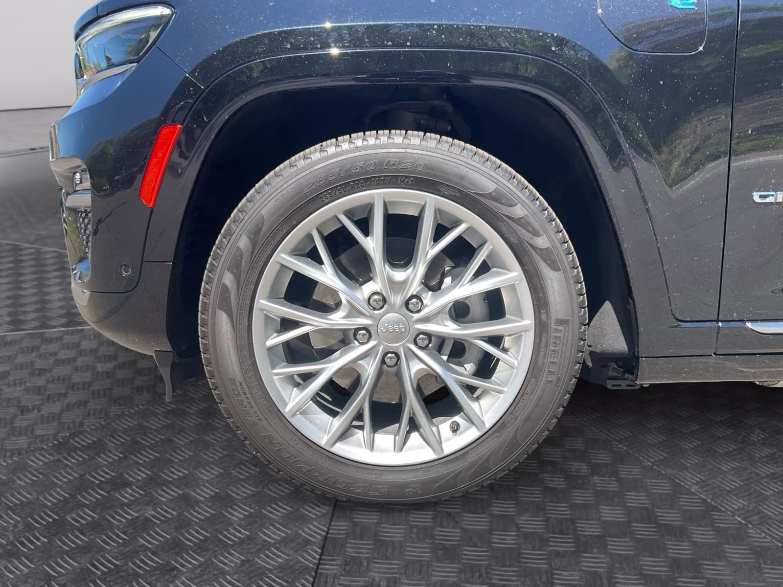 2024 Diamond Black Crystal Pearlcoat Jeep Grand Cherokee Summit 4xe 4X4 SUV