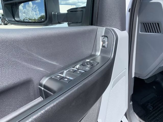 2026 Oxford White Ford Super Duty F-350 DRW XL 4X4 Chassis