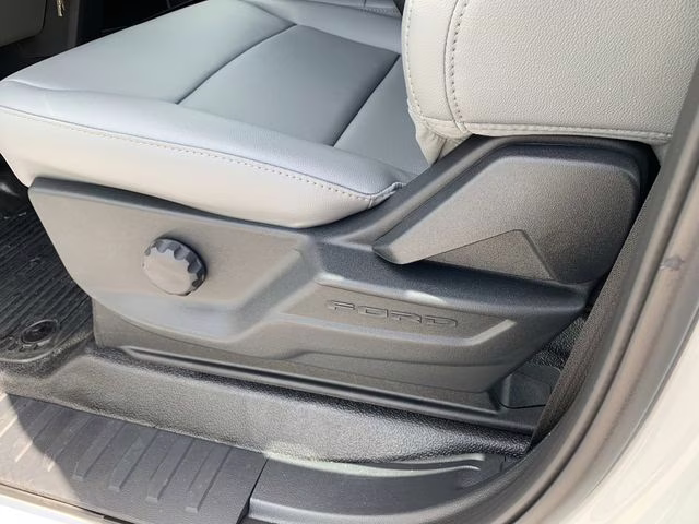 2026 Oxford White Ford Super Duty F-350 DRW XL 4X4 Chassis