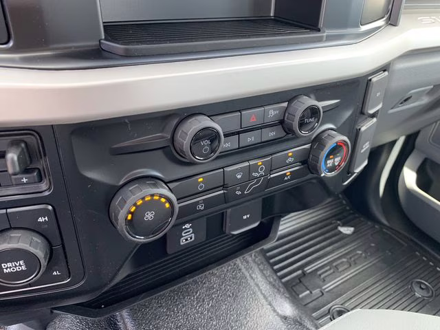 2026 Oxford White Ford Super Duty F-350 DRW XL 4X4 Chassis