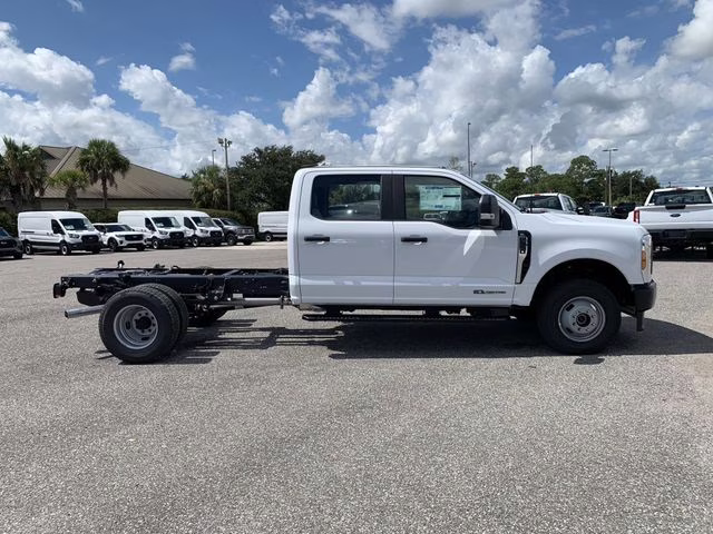 2026 Oxford White Ford Super Duty F-350 DRW XL 4X4 Chassis