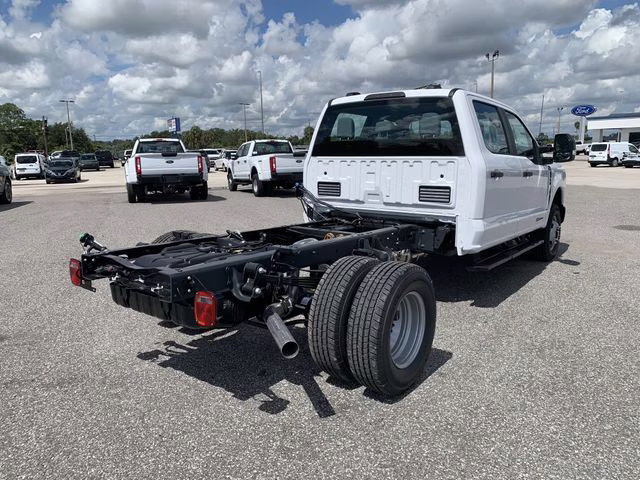 2026 Oxford White Ford Super Duty F-350 DRW XL 4X4 Chassis