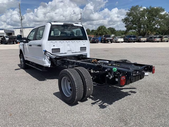 2026 Oxford White Ford Super Duty F-350 DRW XL 4X4 Chassis