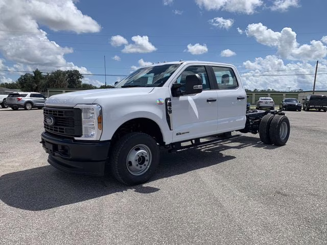 2026 Oxford White Ford Super Duty F-350 DRW XL 4X4 Chassis