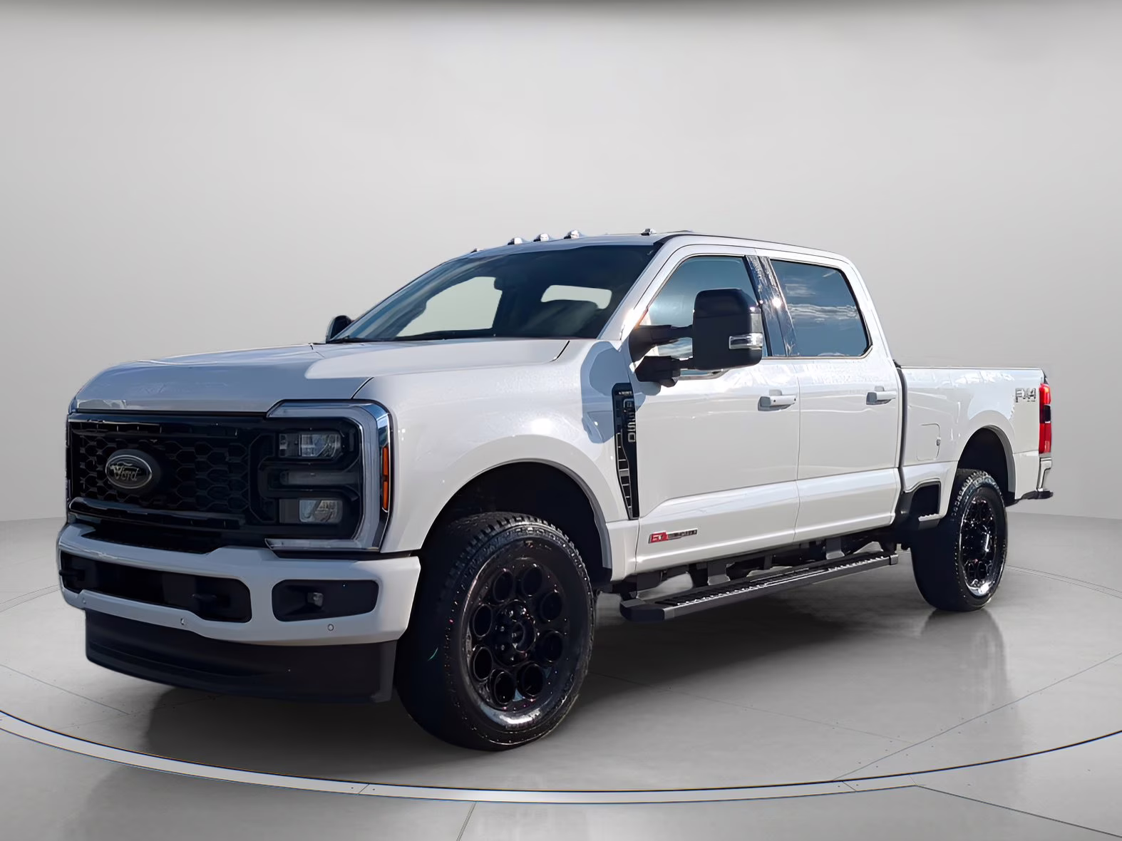 2026 Star White Metallic Tri-Coat Ford Super Duty F-350 SRW LARIAT Crew Cab Pickup 4X4 Truck