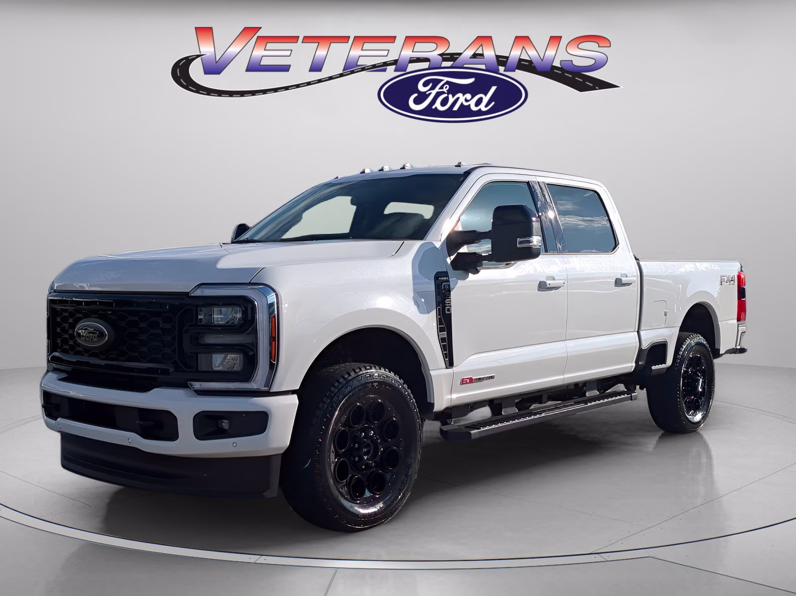 2026 Star White Metallic Tri-Coat Ford Super Duty F-350 SRW LARIAT Crew Cab Pickup 4X4 Truck