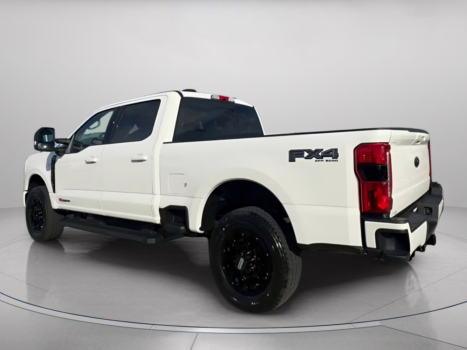 2026 Star White Metallic Tri-Coat Ford Super Duty F-350 SRW LARIAT Crew Cab Pickup 4X4 Truck