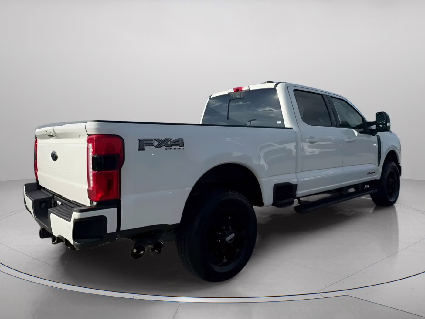 2026 Star White Metallic Tri-Coat Ford Super Duty F-350 SRW LARIAT Crew Cab Pickup 4X4 Truck