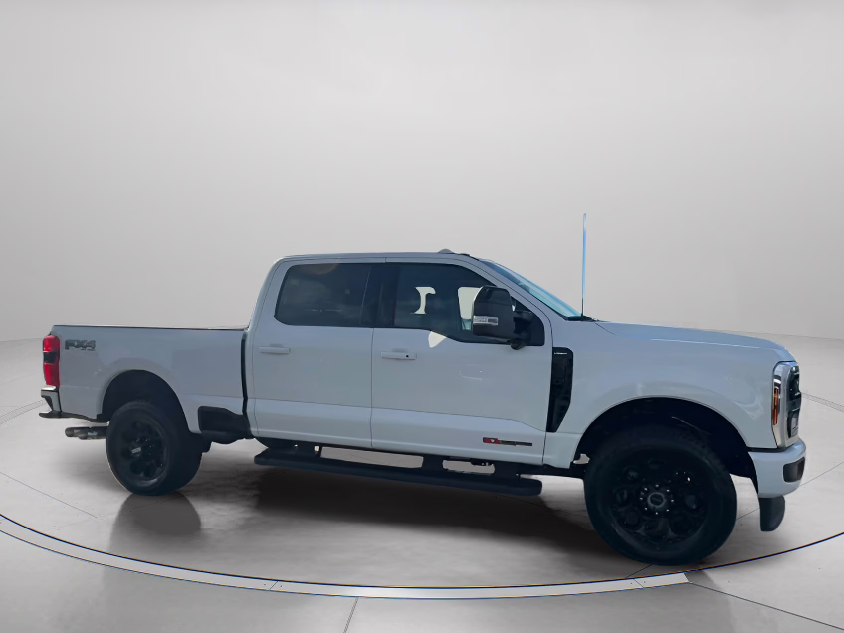 2026 Star White Metallic Tri-Coat Ford Super Duty F-350 SRW LARIAT Crew Cab Pickup 4X4 Truck