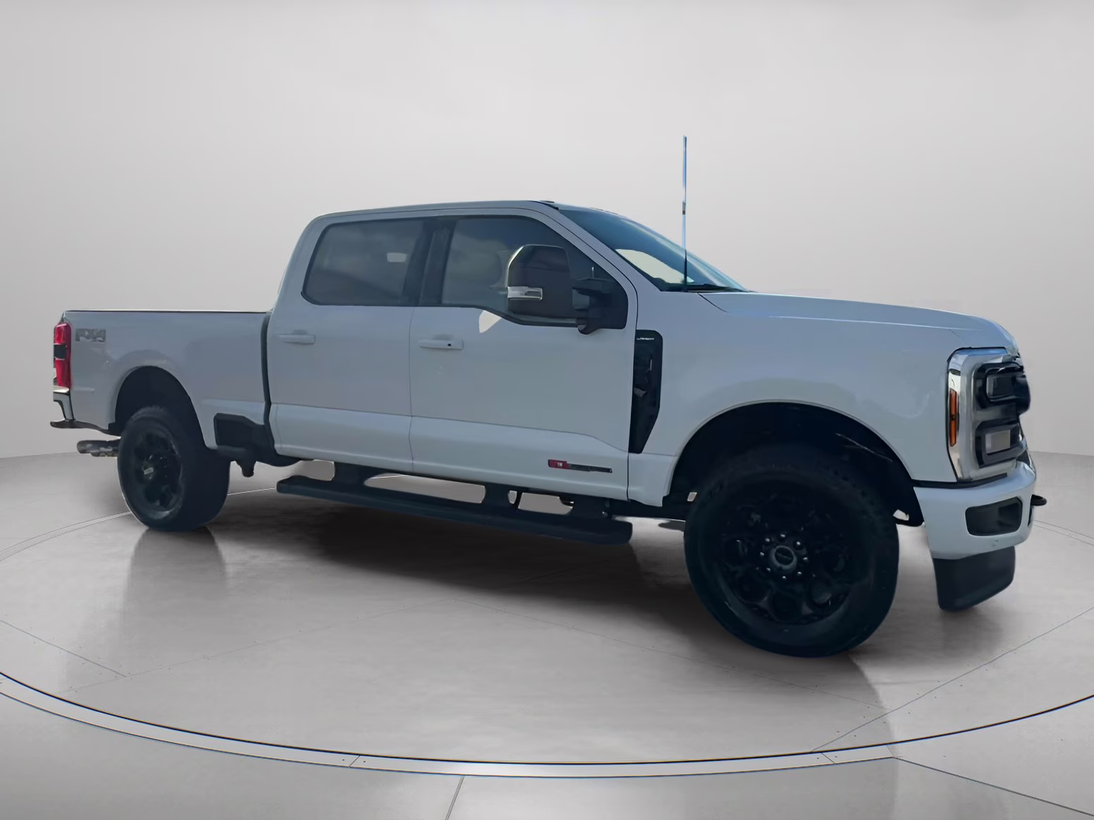 2026 Star White Metallic Tri-Coat Ford Super Duty F-350 SRW LARIAT Crew Cab Pickup 4X4 Truck