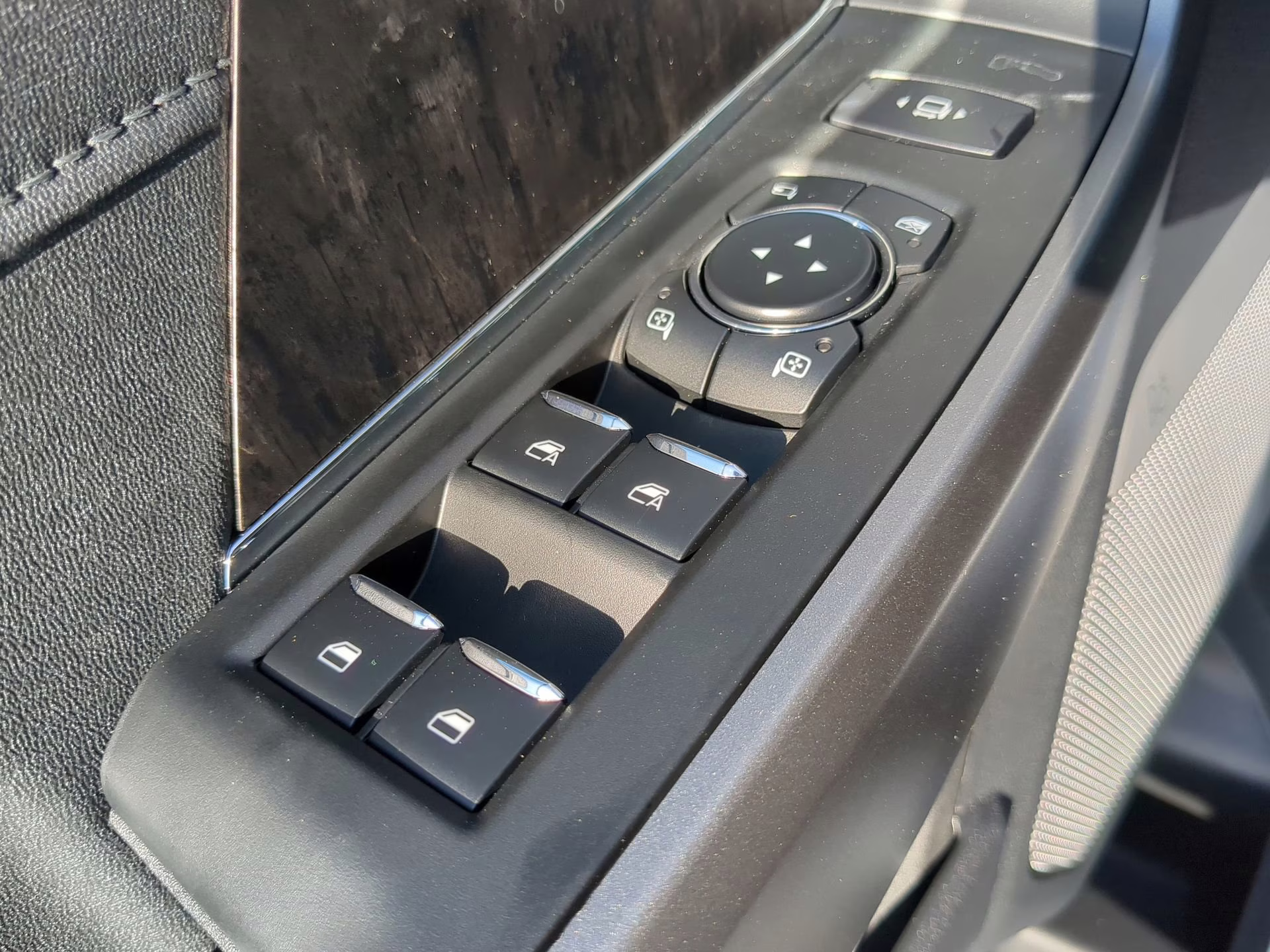 2026 Star White Metallic Tri-Coat Ford Super Duty F-350 SRW LARIAT Crew Cab Pickup 4X4 Truck