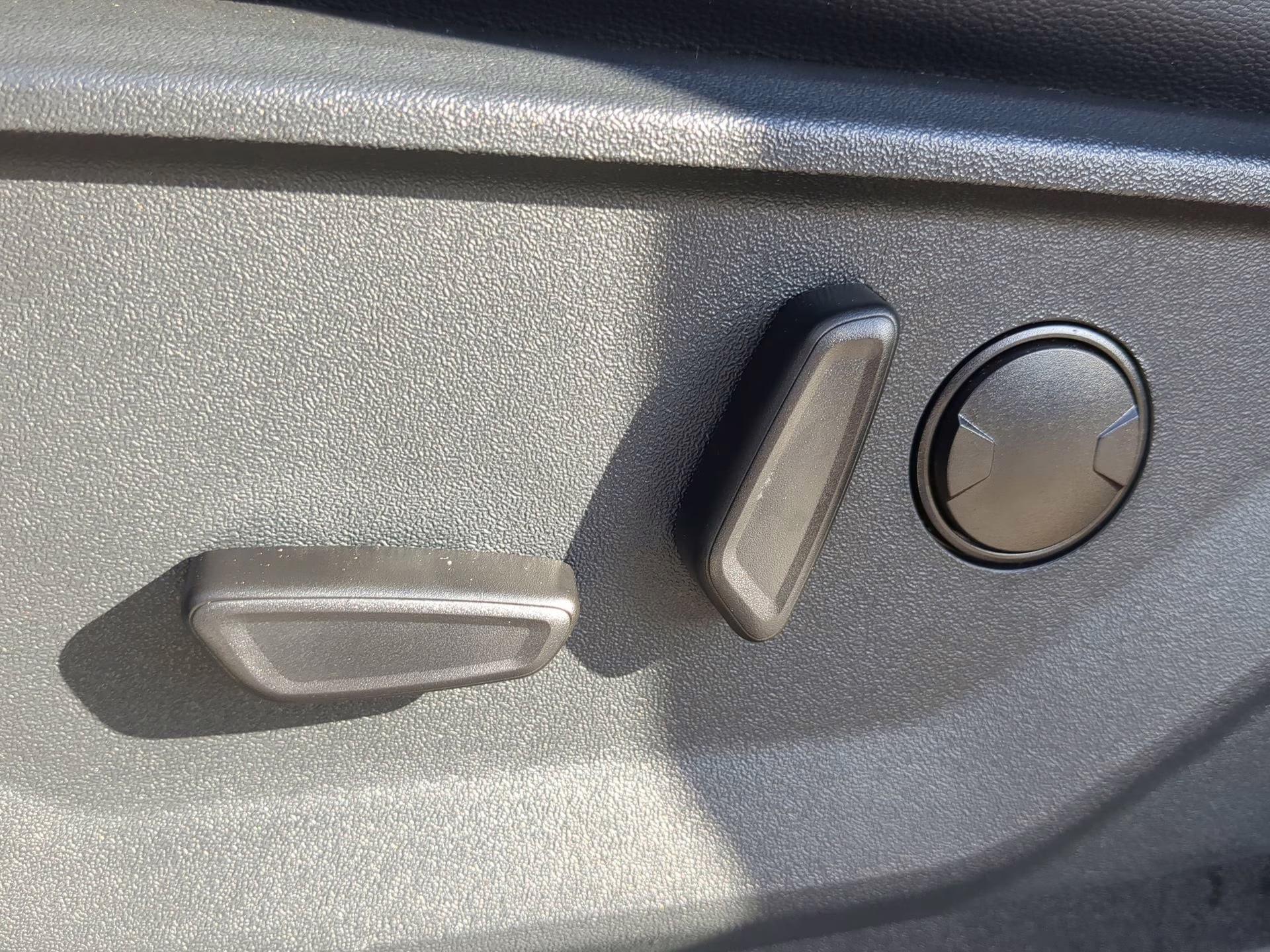 2026 Star White Metallic Tri-Coat Ford Super Duty F-350 SRW LARIAT Crew Cab Pickup 4X4 Truck