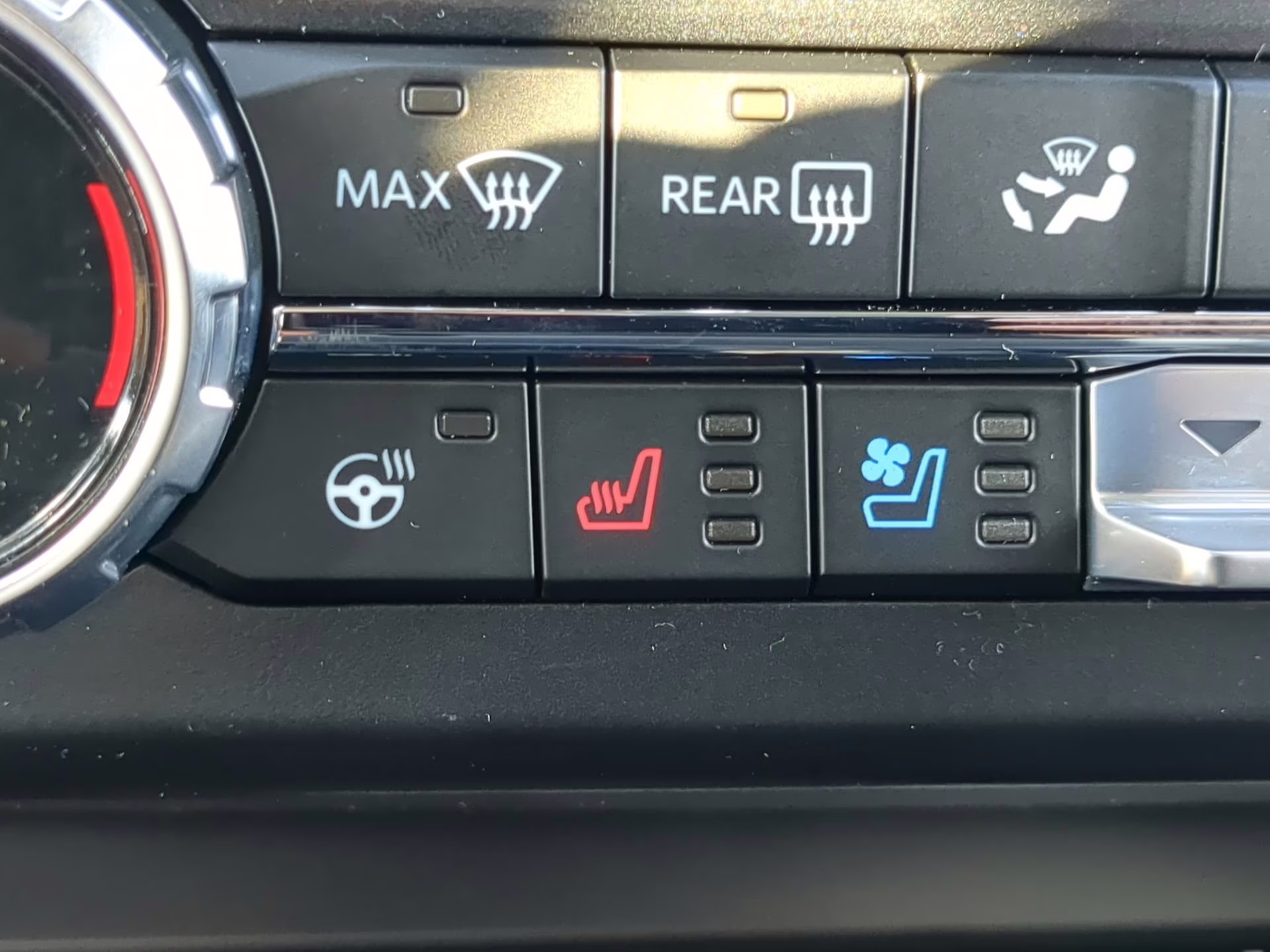 2026 Star White Metallic Tri-Coat Ford Super Duty F-350 SRW LARIAT Crew Cab Pickup 4X4 Truck