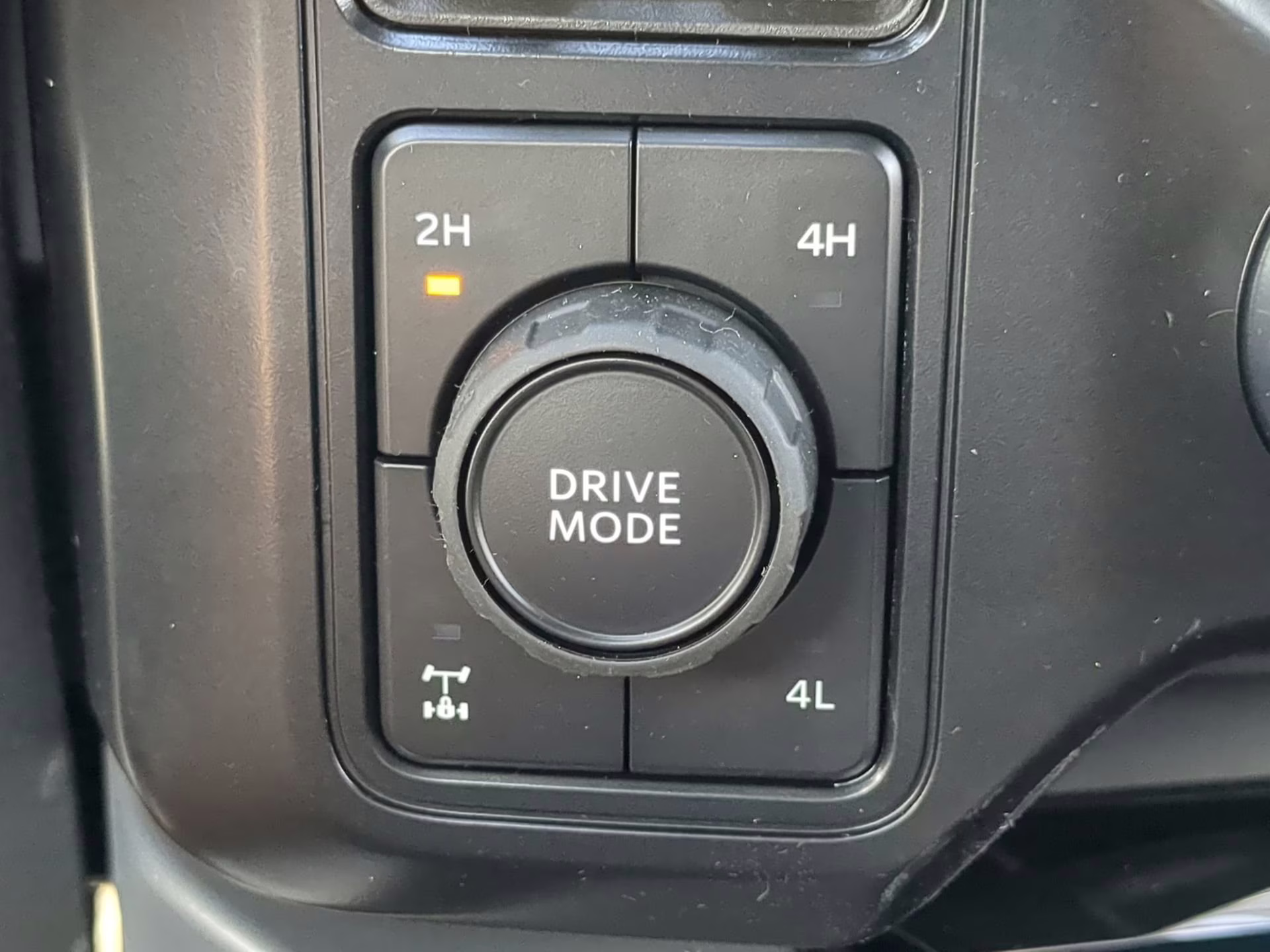 2026 Star White Metallic Tri-Coat Ford Super Duty F-350 SRW LARIAT Crew Cab Pickup 4X4 Truck