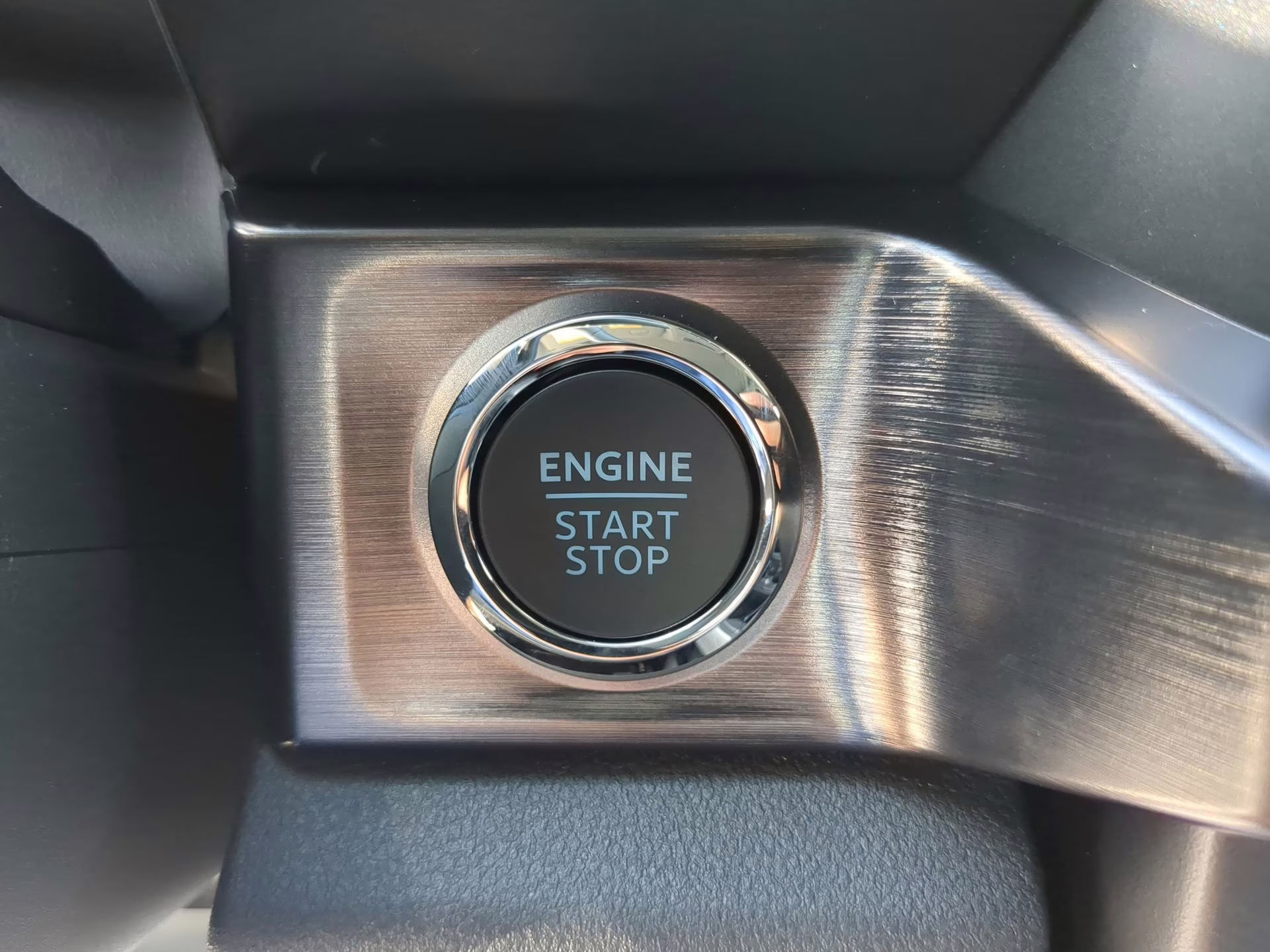 2026 Star White Metallic Tri-Coat Ford Super Duty F-350 SRW LARIAT Crew Cab Pickup 4X4 Truck