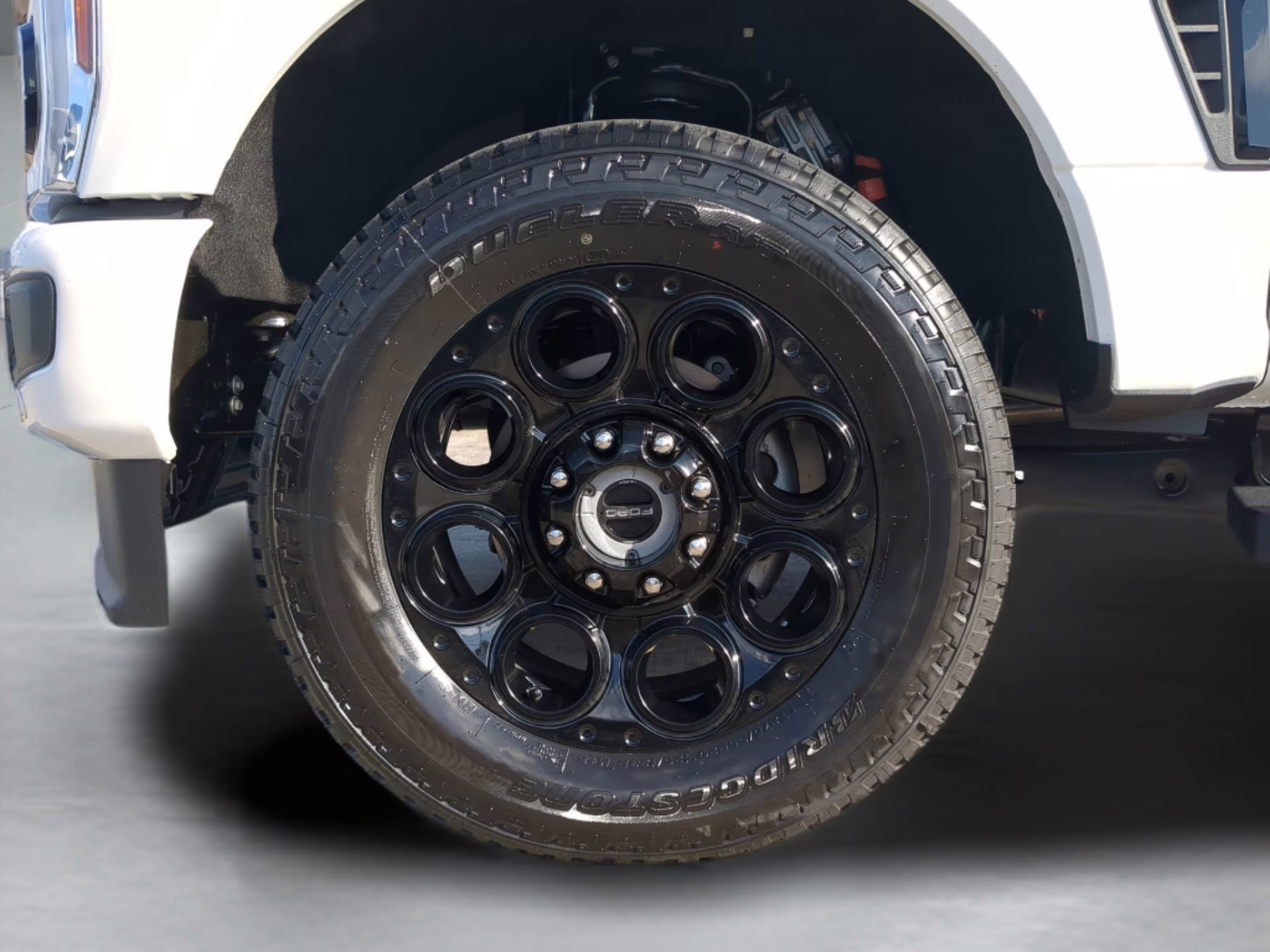 2026 Star White Metallic Tri-Coat Ford Super Duty F-350 SRW LARIAT Crew Cab Pickup 4X4 Truck